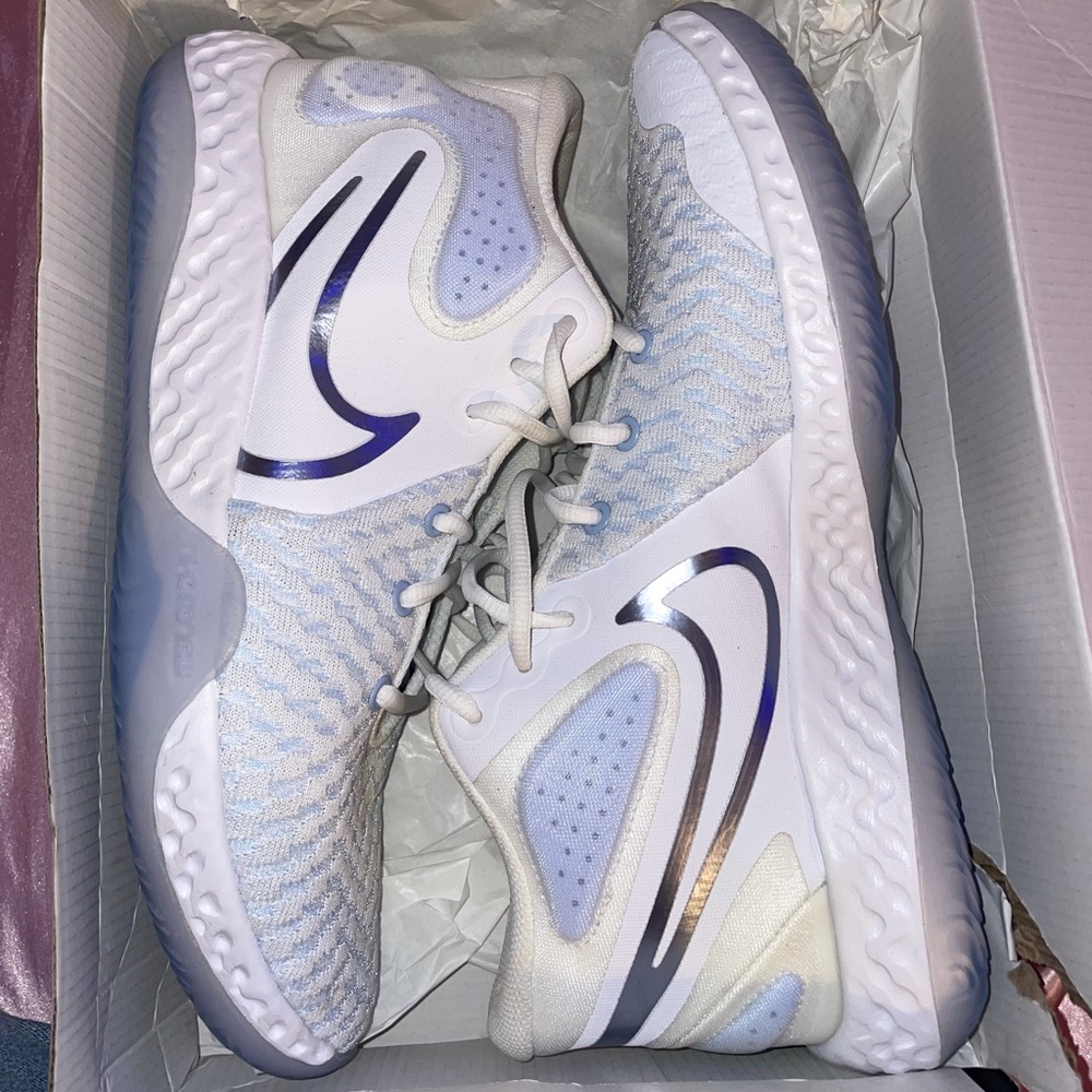 Men’s White Nike KD TREY 5 VIII EP